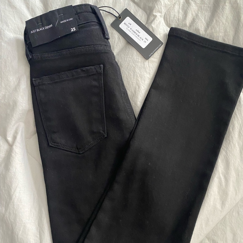 JUST BLACK DENIM “The Tapered Straight” jeans